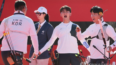 김우진·이우석·김제덕, 인도 꺾고 단체전 금메달…한국 남자양궁 정상