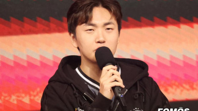 [ASL]유영진, 드랍쉽 견제 뚫고 4세트 승리하며 2:2 팽팽한 균형 만들어