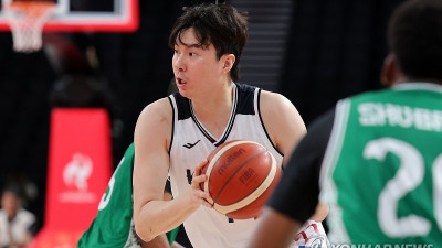 이현중 23점 폭발! 한국농구 사우디 82-66 완파…선수단 첫 승리 장식