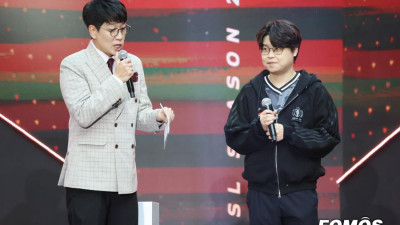 [포토]ASL 시즌22 결승전 인터뷰 중인 '소울키' 김민철
